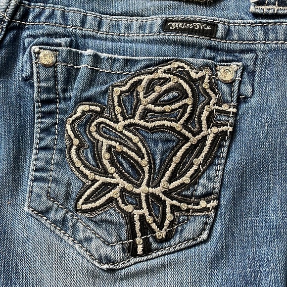 Miss Me Sz 28 Denim Boot Cut Jean Rose Pocket - Picture 3 of 16